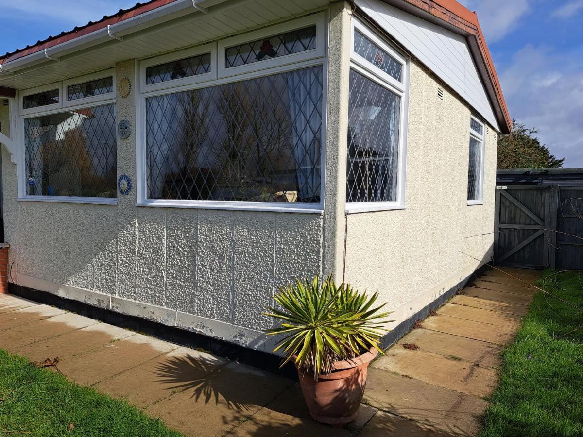 Beach & Tonic Beachside Chalet Humberston المظهر الخارجي الصورة